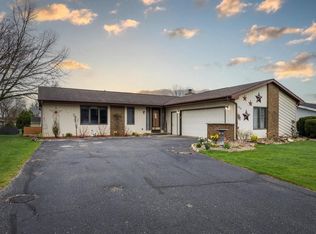 3210 Briar Crest Dr, Janesville, WI 53546