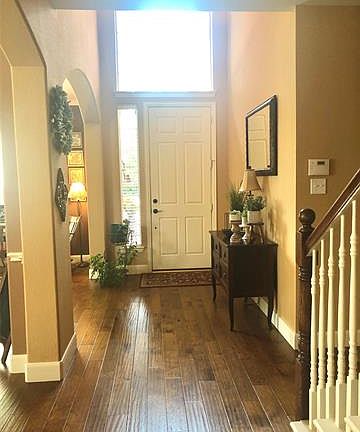 2nd image of 2812 Deerhurst Dr