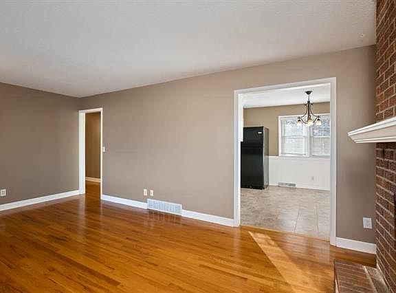 3rd image of 10720 W 92nd St