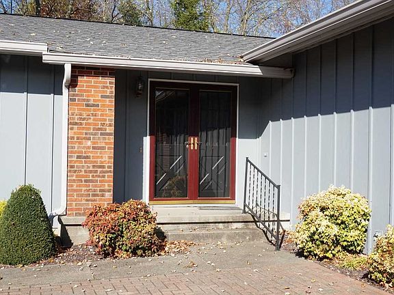3rd image of 110 Hawthorne Dr