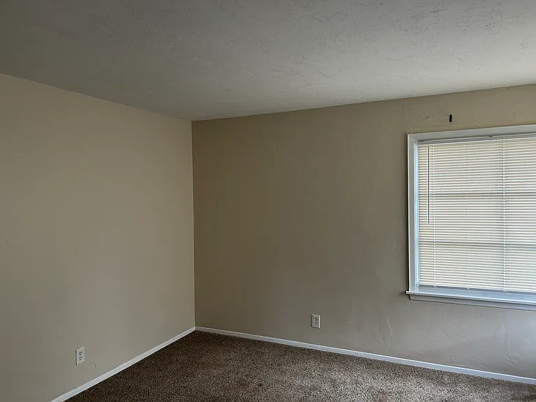 3320 E Congress Ave — Photo 33