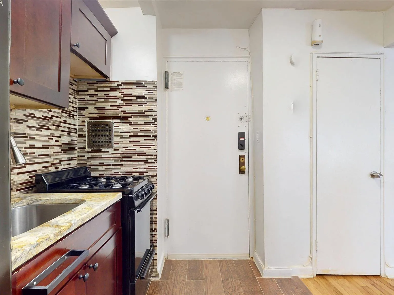 Studio, 1.0 bath, 400 sqft, $1,776 — Photo 3