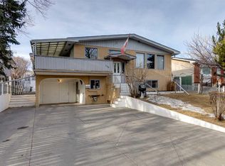 732 E Hunts Cres NW, Calgary, AB T2K 4H9