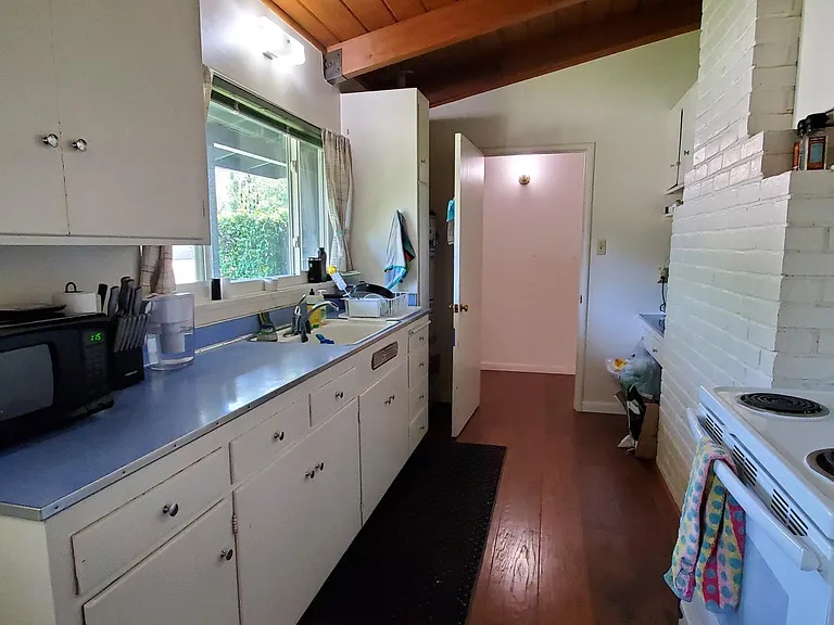 619 Amherst Dr — Photo 5