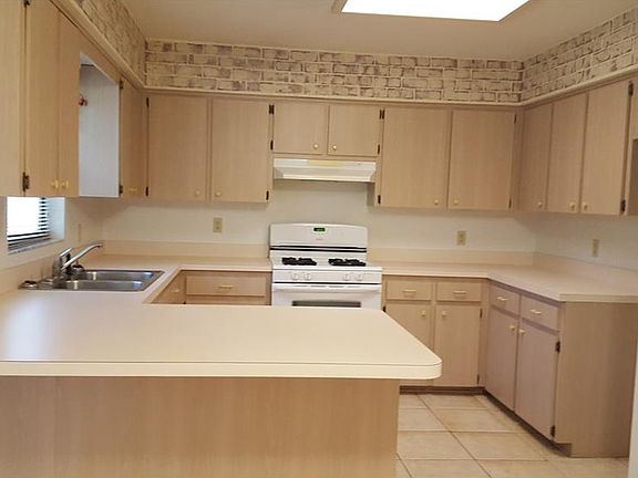 4th image of 2082 E Dearborn Dr