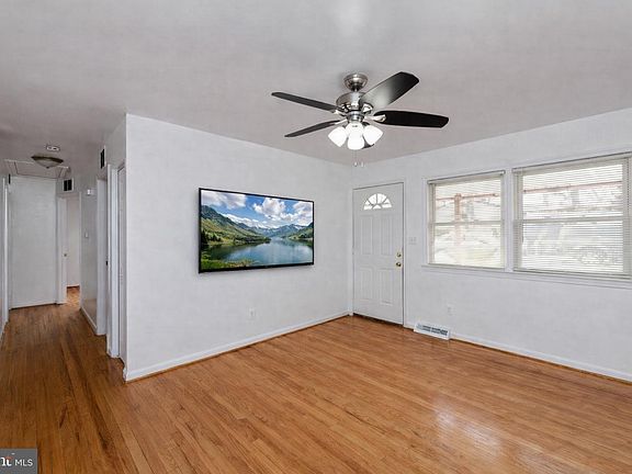 4th image of 8110 Phelps Pl