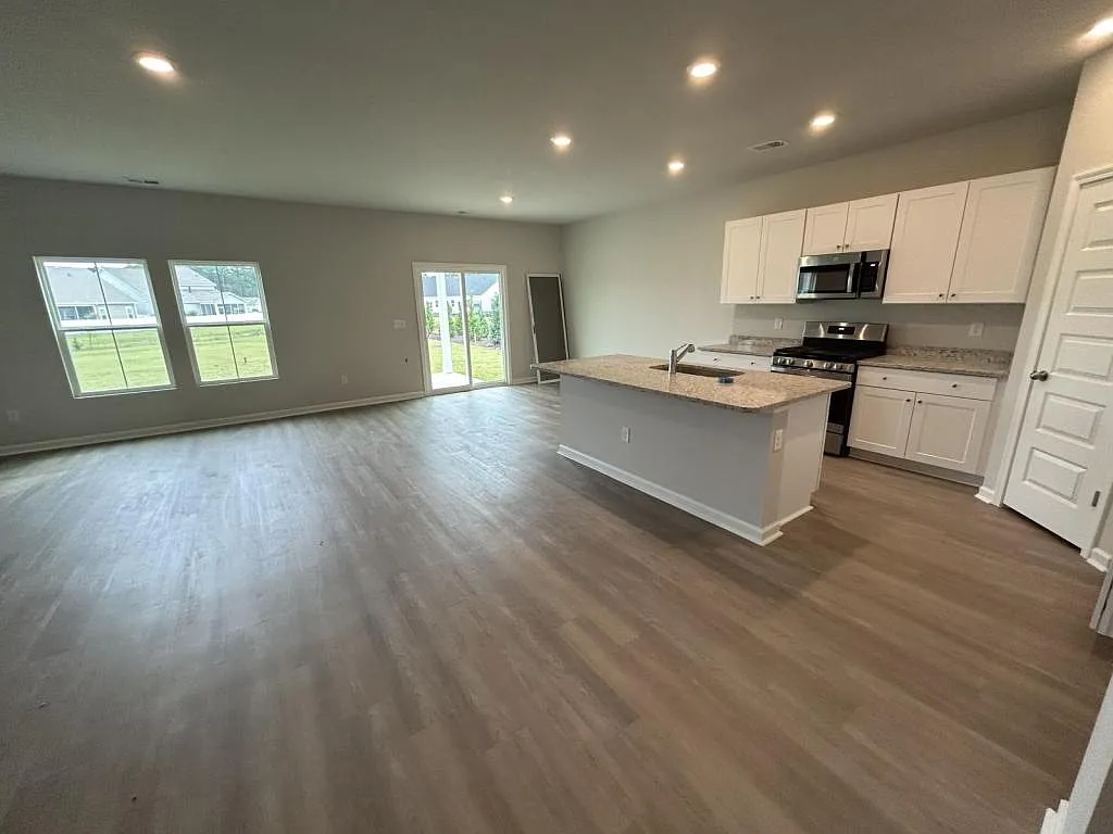8048 Forest Edge Dr — Photo 4