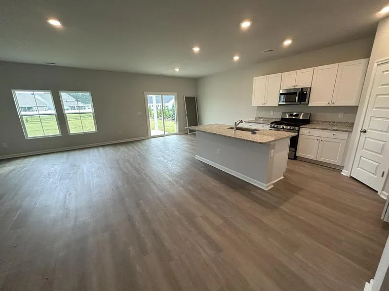 8048 Forest Edge Dr — Photo 4