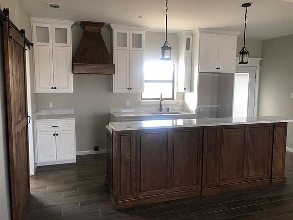 5th image of 2742 Oak Manor Dr