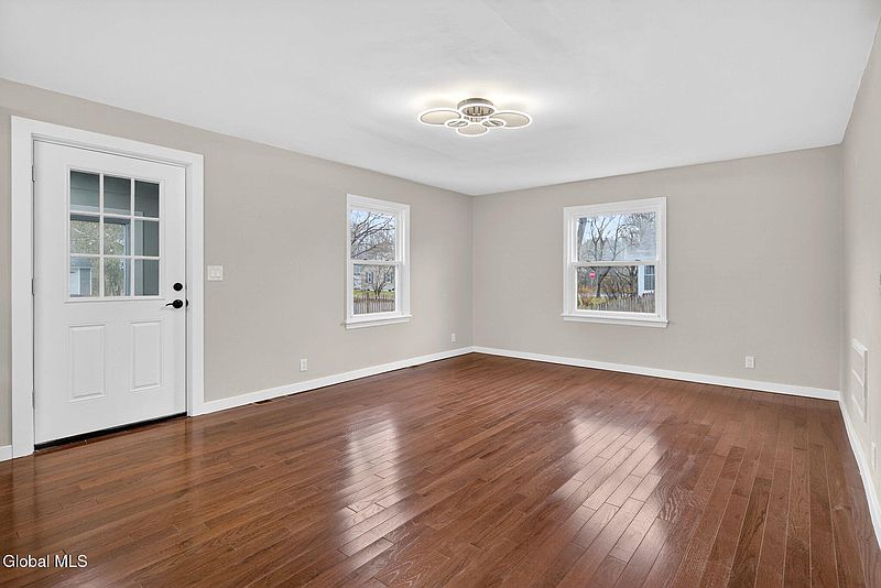 3rd image of 5 Nielson Road