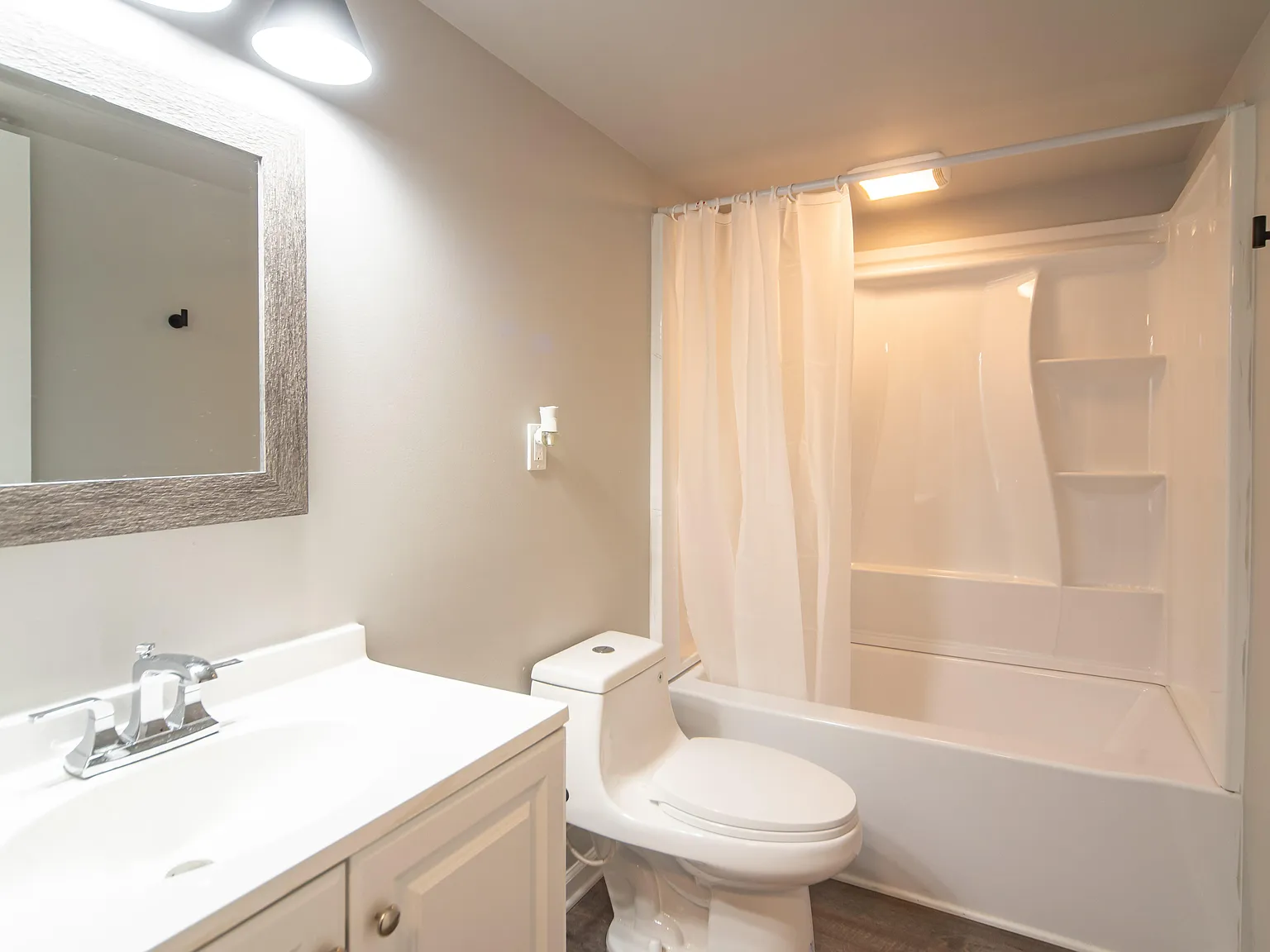 4 bed, 3.0 bath, 2112 sqft, $871 — Photo 2