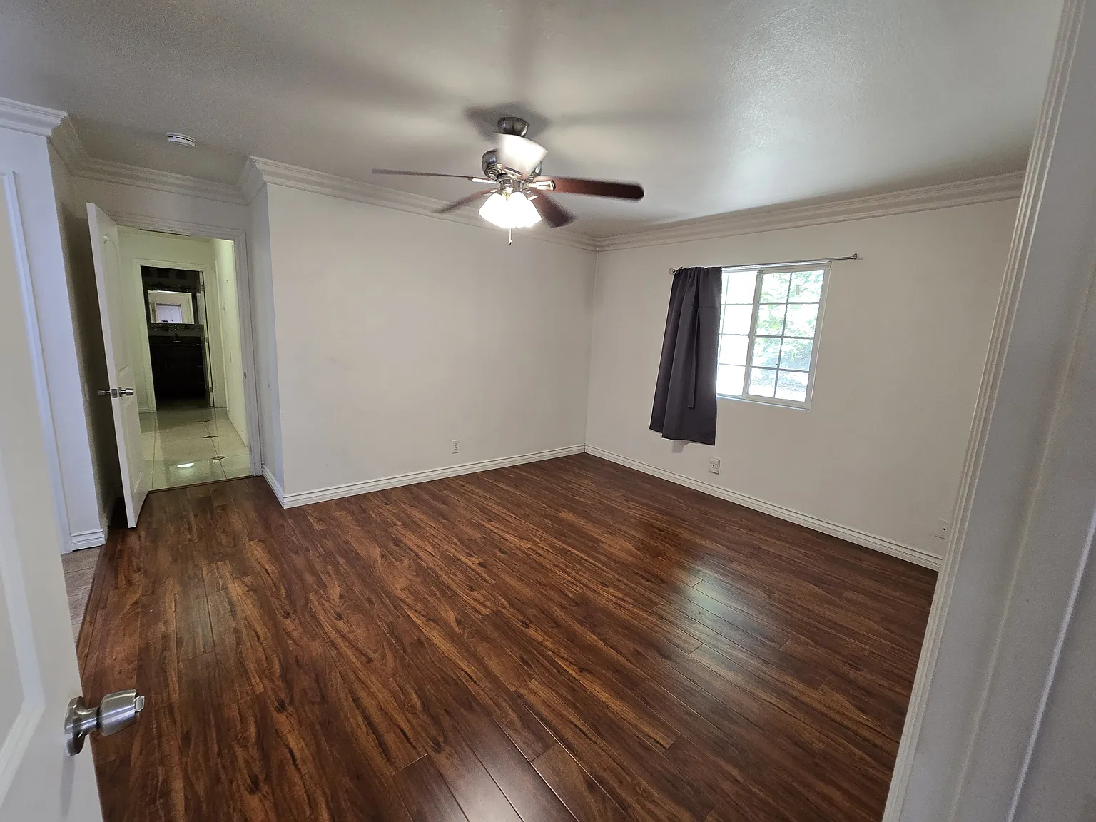 4 bed, 1896 sqft, $4,200 — Photo 2