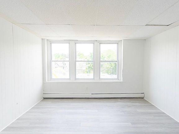 Master Bedroom, 2 Closets