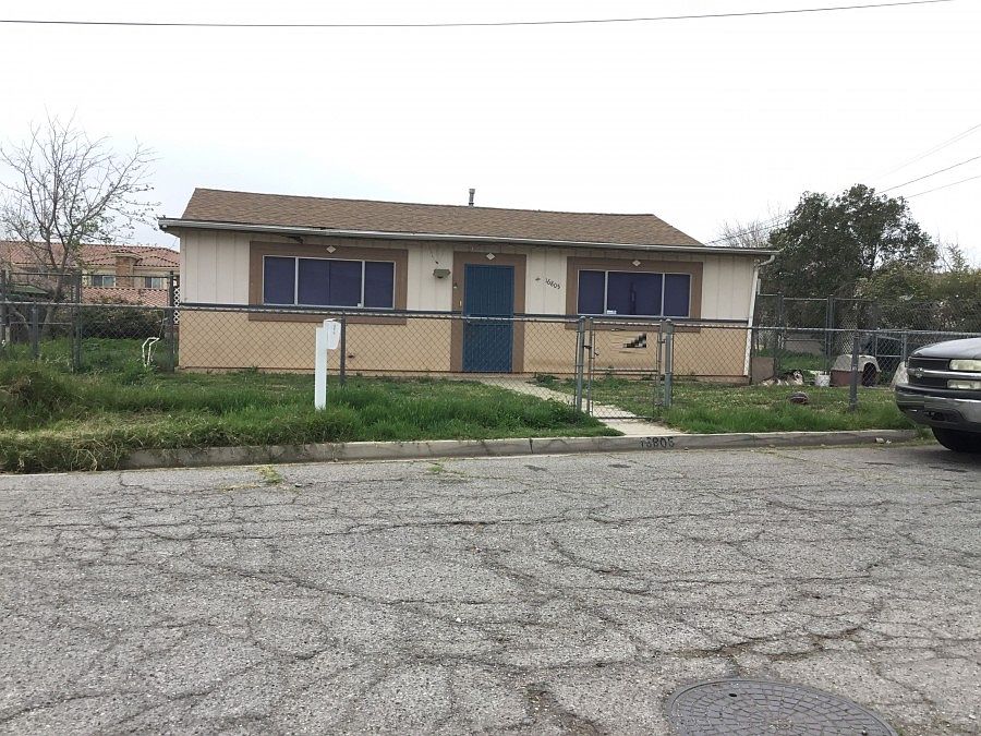 1st image of 16805 Fairfax St