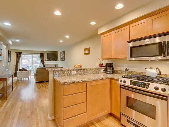3rd image of 12315B 10th Pl NE