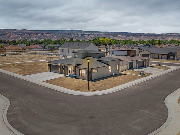 3rd image of 379 Hatchet Canyon Cir