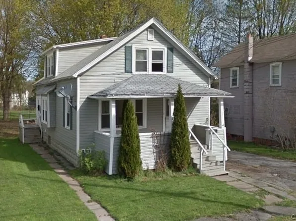 8 Grove St, Baldwinsville, NY 13027