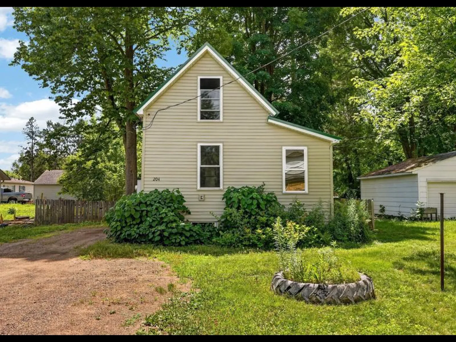 204 Noble St — Photo 1