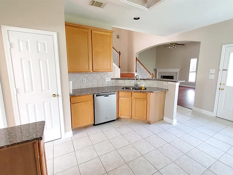 2707 Sun Beam Ct — Photo 6