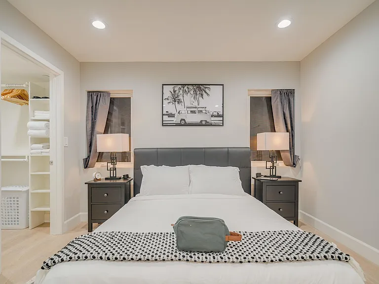 853 1/2 N McCadden Pl — Photo 15