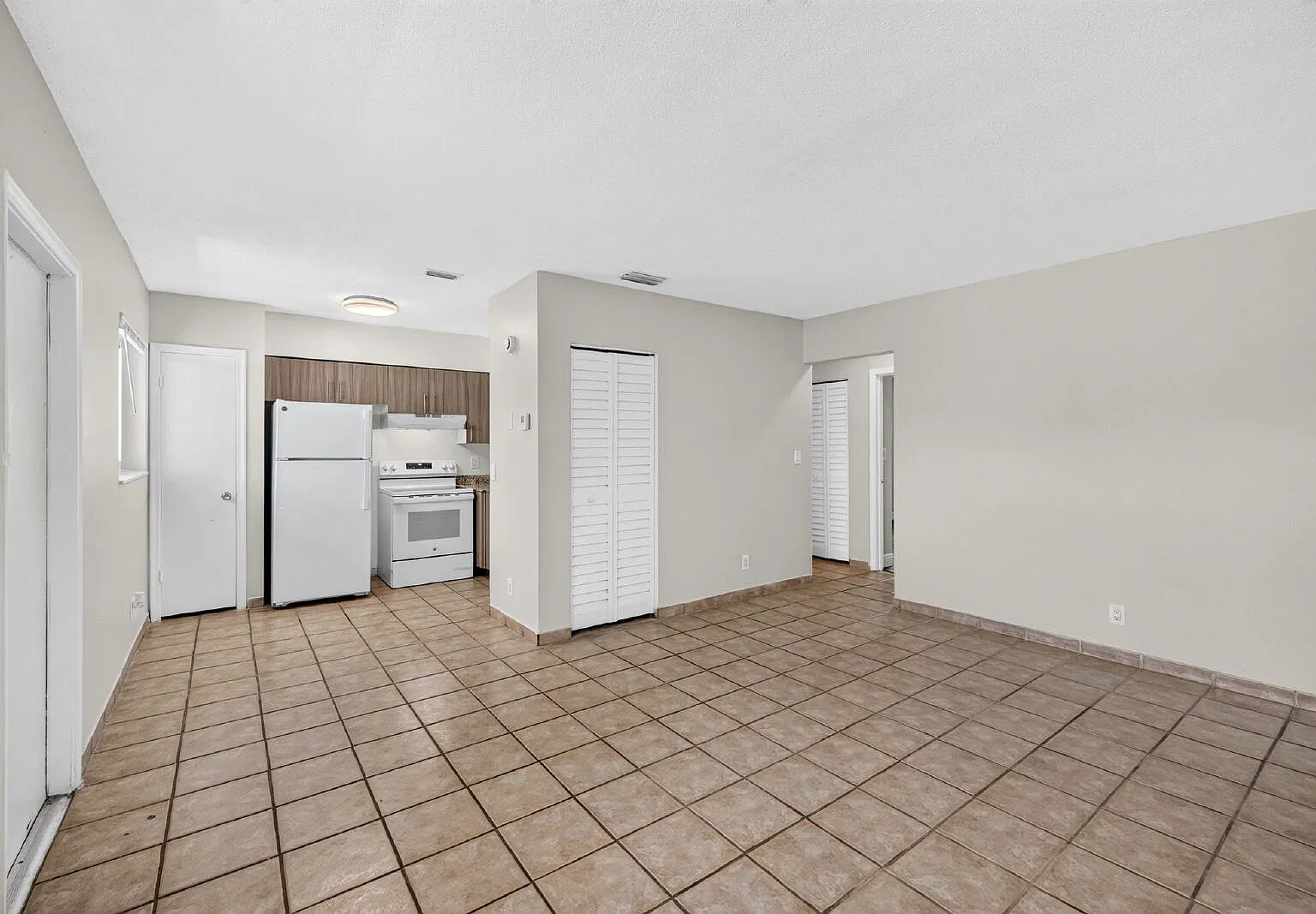 2 bed, 1.0 bath, 850 sqft, $1,800 — Photo 3