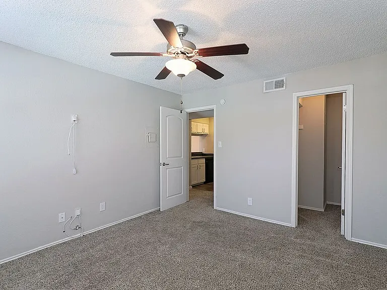 City Crest Apartments — Photo 47