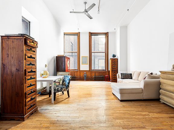 3rd image of 15 Greene St Floor 2S