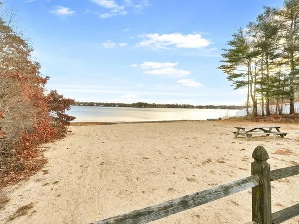 6 Cardinal Dr, Plymouth, MA 02360