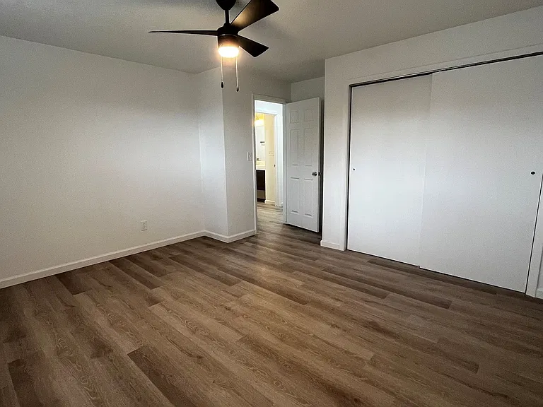 254 N 700 W — Photo 23