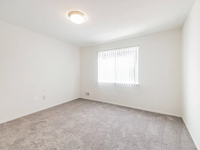 Waynewood Apartments — Photo 8