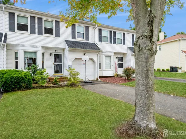 67 Carriage Ln, Englishtown, NJ 07726