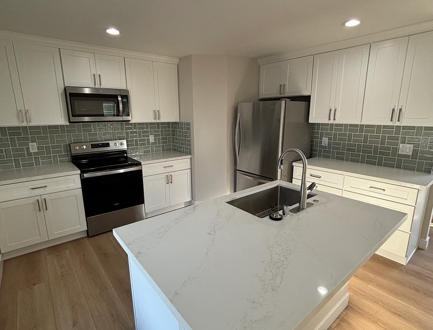 2 bed, 1000 sqft, $3,450 — Photo 2