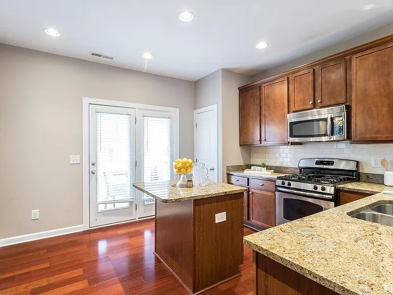 8024 Sycamore Hill Ln — Photo 21