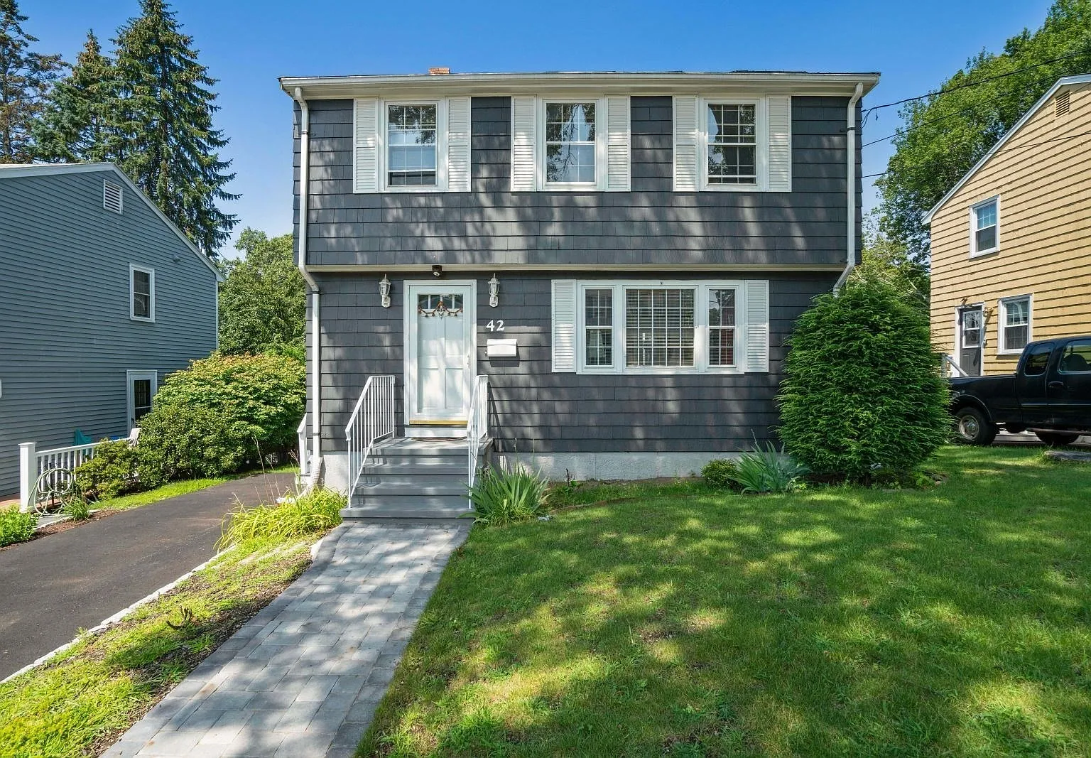 3 bed, 1.5 bath, 1274 sqft, $4,200 — Photo 1