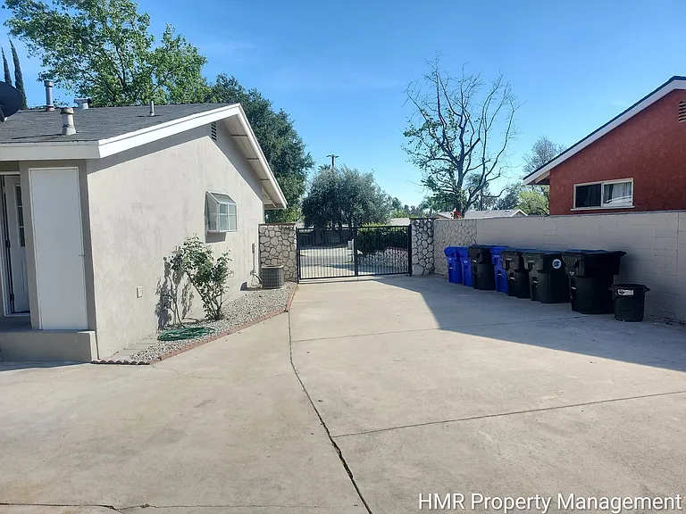 8760 Church St — Photo 4