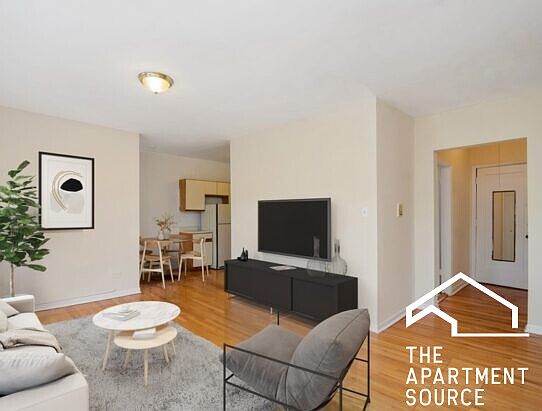 1st image of 662 W Cornelia Ave #16