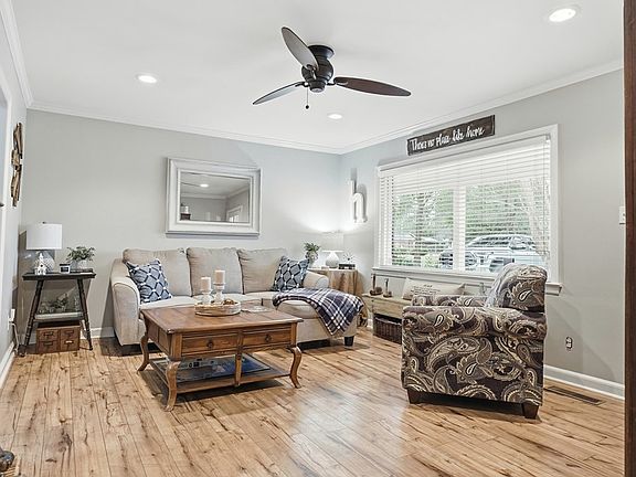 3rd image of 2106 Robinhood Rd