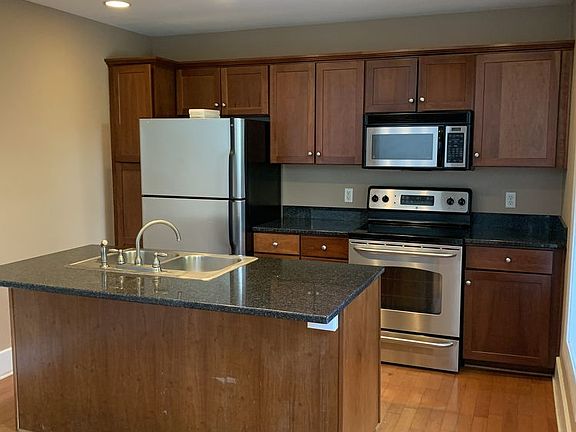 4th image of 1919 W Cary St Unit A