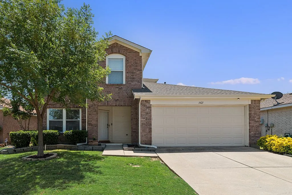 4 bed, 2.5 bath, 2424 sqft, $2,700 — Photo 1