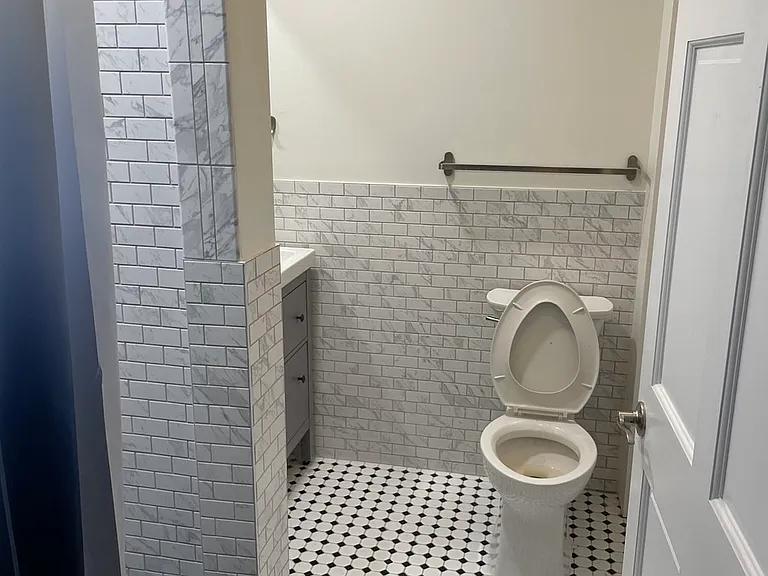 416 E Main St #302 — Photo 16