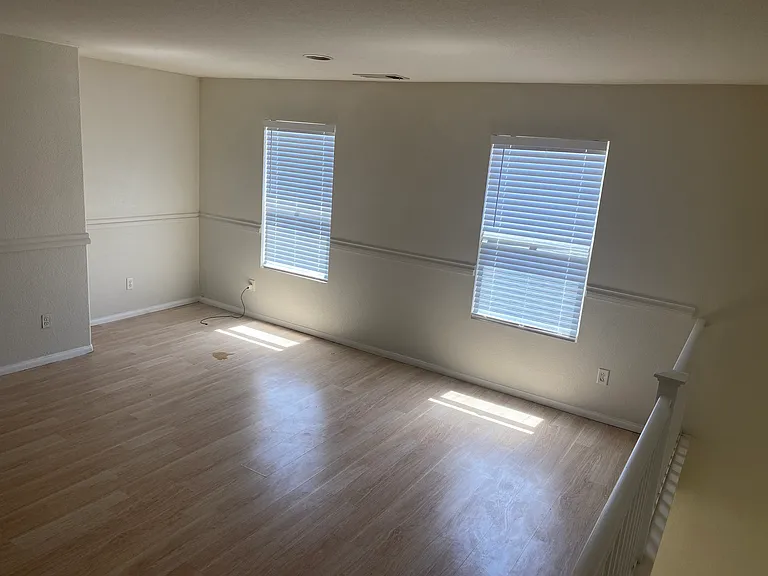 2046 Krystal Ave — Photo 5