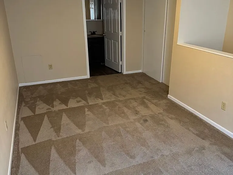 205 Broadway St S — Photo 2