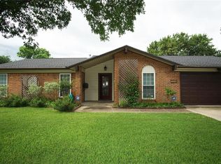 2116 Barton Dr, Arlington, TX 76010