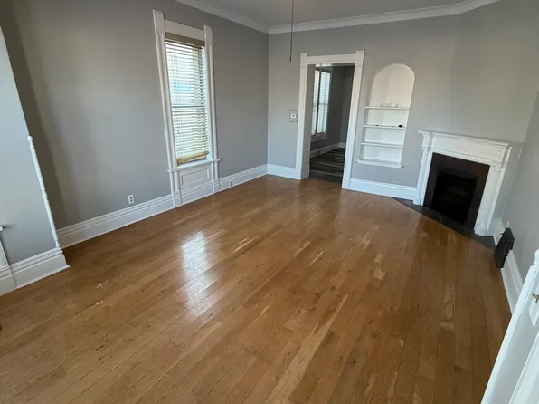 6018 14th Ave APT 4, Kenosha, WI 53143