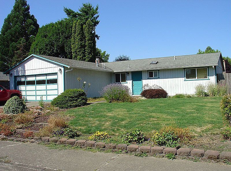 1st image of 561 SE 36th Ave