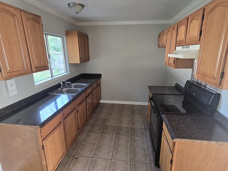7278 Montgomery Dr — Photo 5