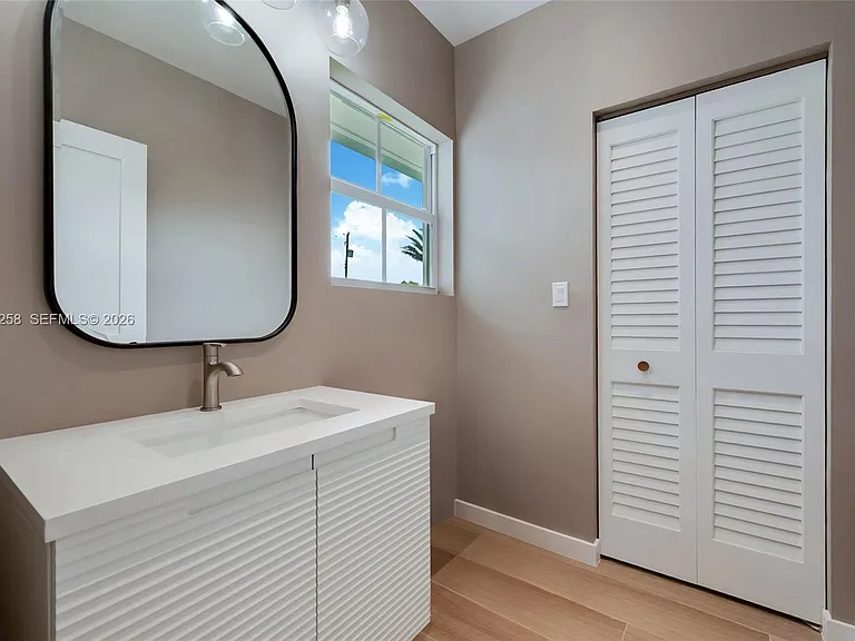 6356 SW 14th St — Photo 11