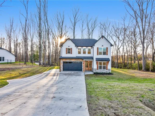 637 Cherokee Rd, Pelzer, SC 29669