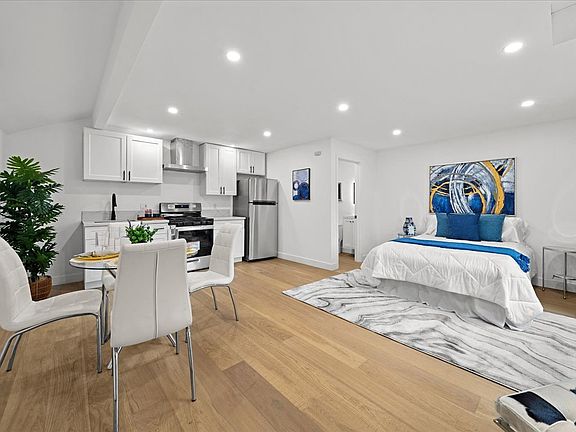 5th image of 5813 Saloma Ave