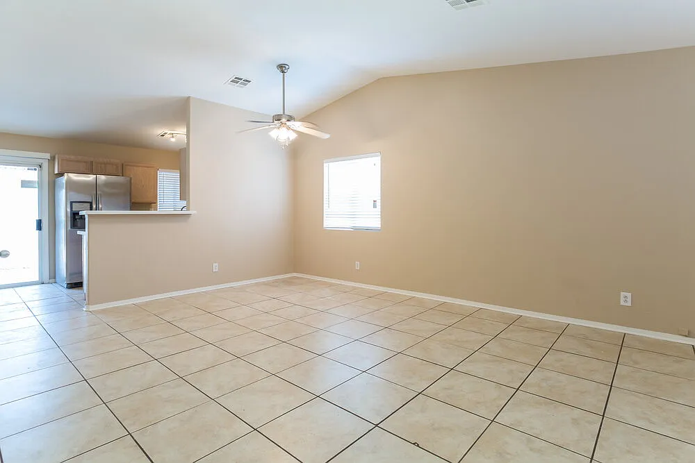 3 bed, 2.0 bath, 1310 sqft, $2,030 — Photo 2